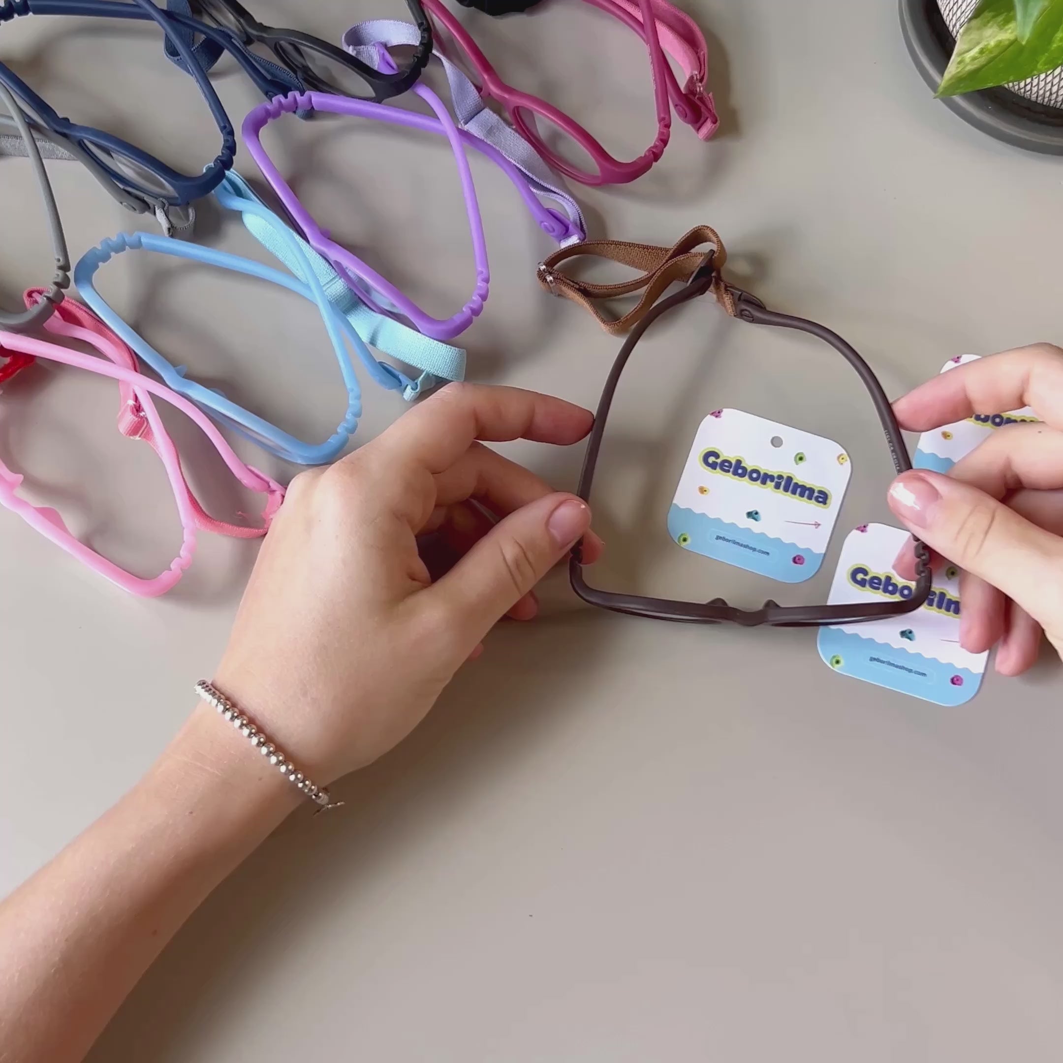 ビーズアート 赤フレーム 昭和 レトロ 青い目 子供 ガラスビーズ